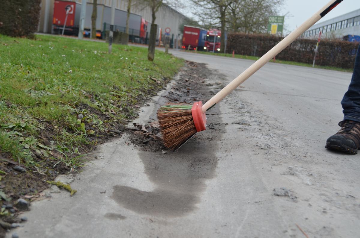 Besen für Straßenarbeiten